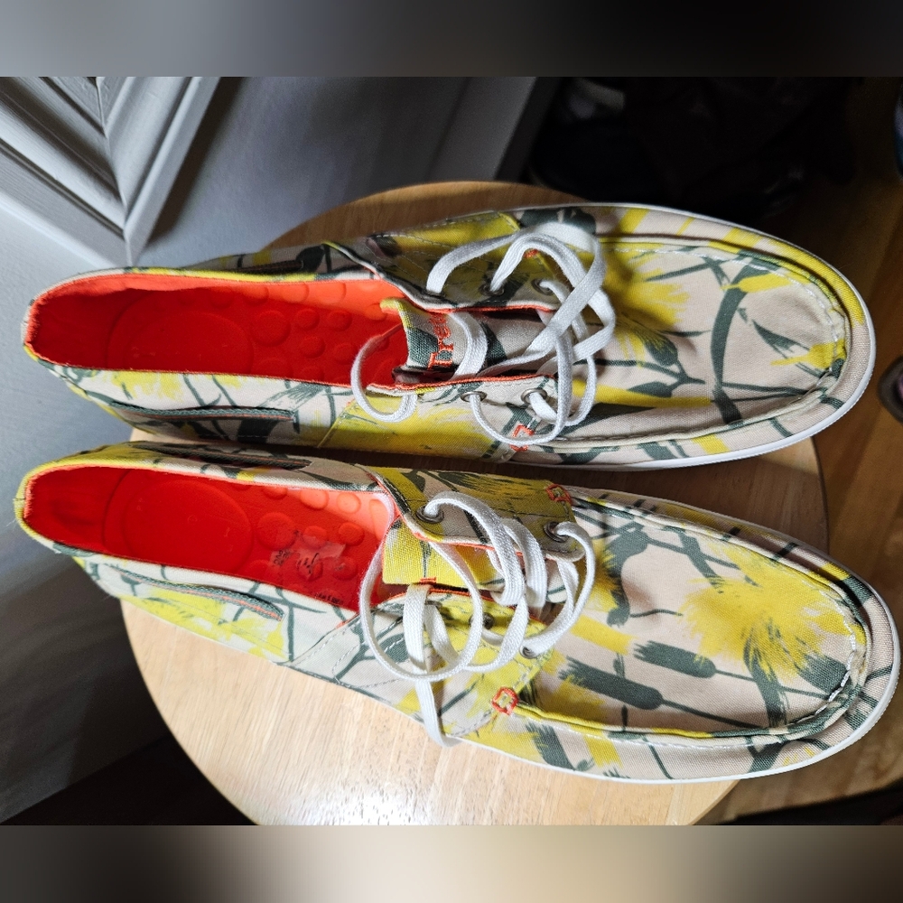 Tretorn canvas boat shoes  size 12